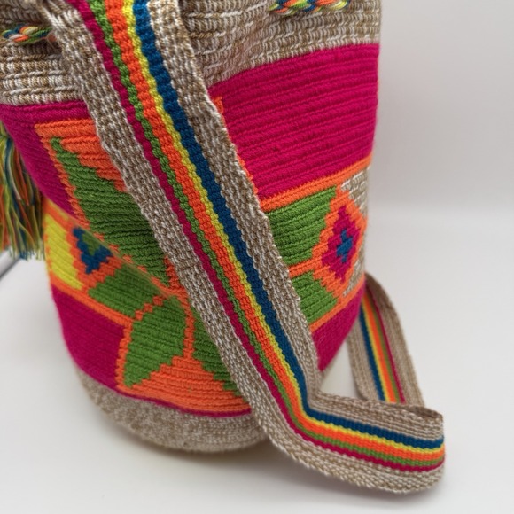 Handwoven Colorful Mochila Style Crossbody Bag Tassel Artisan Boho - Picture 3 of 7